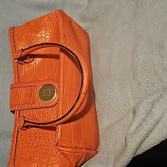 Liz Claiborne Women's pocket book - Picture 3 of 5